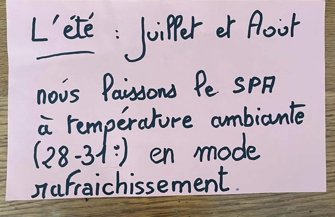 La Chambre Haute, sa kitchenette, son spa et son jardin à Nîmes-1